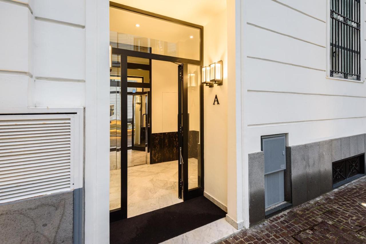 Apt503A Naples Luaran gambar